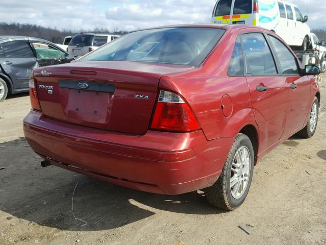 1FAFP34N75W115945 - 2005 FORD FOCUS ZX4 RED photo 4