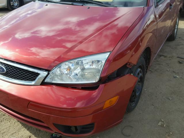 1FAFP34N75W115945 - 2005 FORD FOCUS ZX4 RED photo 9