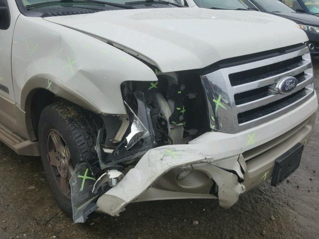 1FMFU18508LA39889 - 2008 FORD EXPEDITION WHITE photo 9