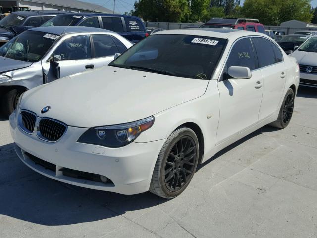 WBANF33587CW69748 - 2007 BMW 525 XI WHITE photo 2