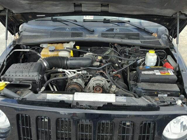 1J4GL38K86W182639 - 2006 JEEP LIBERTY RE BLACK photo 7