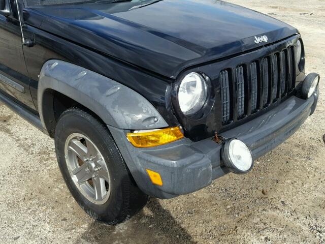 1J4GL38K86W182639 - 2006 JEEP LIBERTY RE BLACK photo 9
