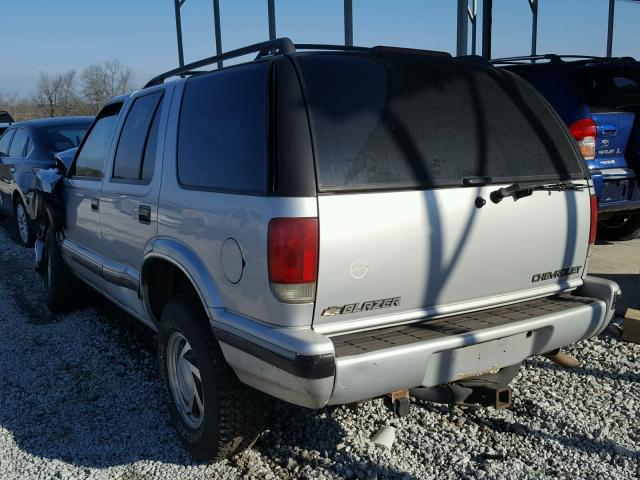 1GNDT13WXT2166749 - 1996 CHEVROLET BLAZER SILVER photo 3