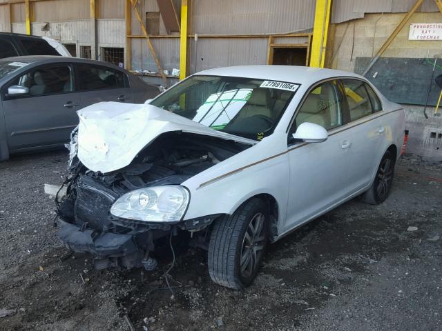 3VWRT71K66M754028 - 2006 VOLKSWAGEN JETTA TDI WHITE photo 2