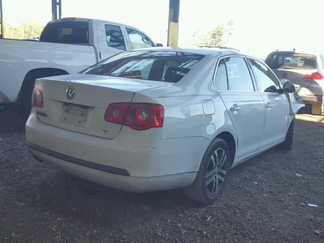 3VWRT71K66M754028 - 2006 VOLKSWAGEN JETTA TDI WHITE photo 4