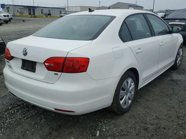 3VWD17AJ3EM366230 - 2014 VOLKSWAGEN JETTA SE WHITE photo 4