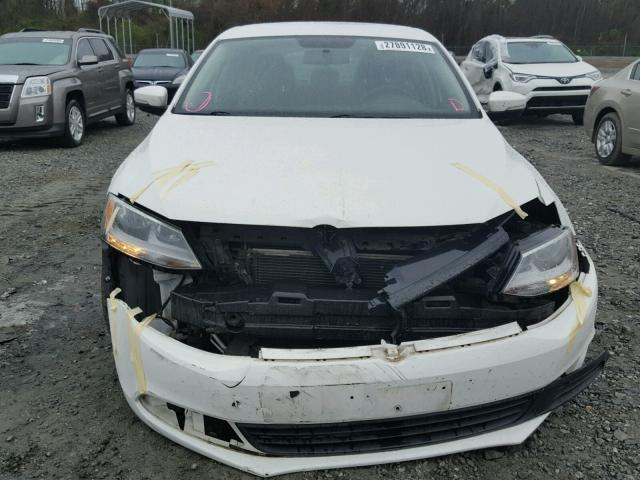 3VWD17AJ3EM366230 - 2014 VOLKSWAGEN JETTA SE WHITE photo 9