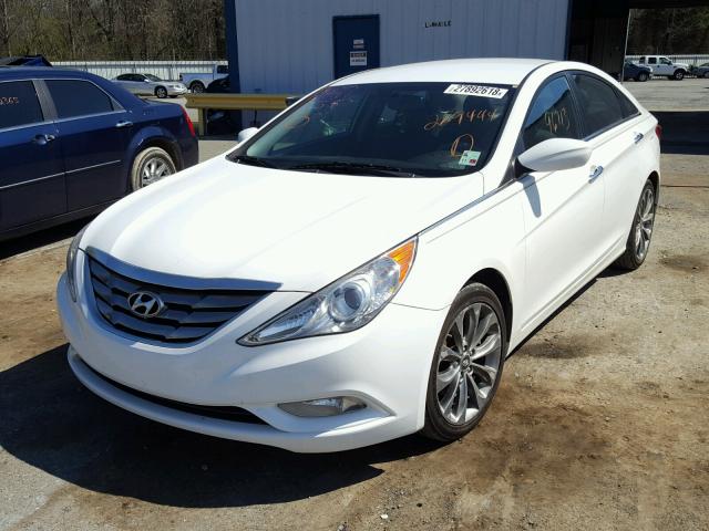 5NPEC4AB5BH269444 - 2011 HYUNDAI SONATA SE WHITE photo 2