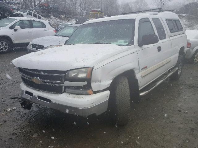 2GCEC19NX61278774 - 2006 CHEVROLET SILVERADO WHITE photo 2