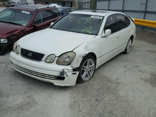 JT8BH68X1W0007679 - 1998 LEXUS GS 400 WHITE photo 2