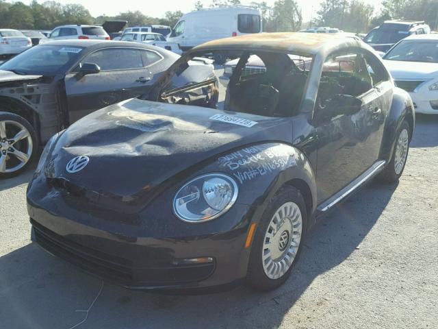 3VWJ07AT8EM633689 - 2014 VOLKSWAGEN BEETLE BLACK photo 2