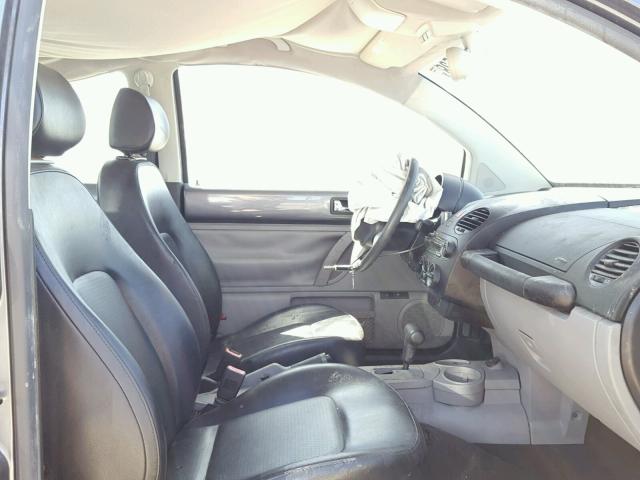 3VWBK31CX5M403255 - 2005 VOLKSWAGEN NEW BEETLE 灰色 照片 5