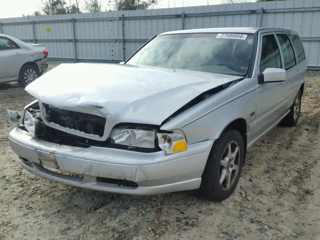 YV1LW558XW2493555 - 1998 VOLVO V70 SILVER photo 2