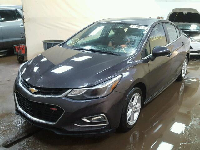 1G1BE5SMXH7269111 - 2017 CHEVROLET CRUZE LT GRAY photo 2