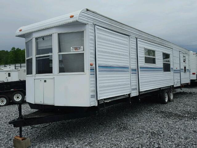 19LBA02U41A010540 - 2001 HYLI PARKHOMES WHITE photo 2