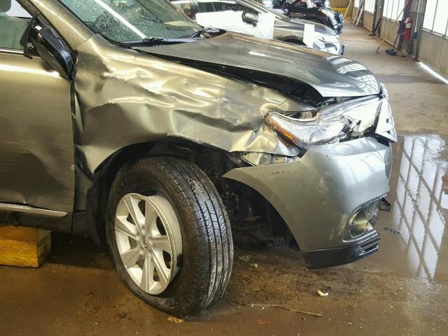 5TDBK3EH1CS137940 - 2012 TOYOTA HIGHLANDER SILVER photo 9