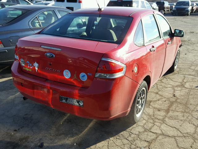 1FAHP34N68W137917 - 2008 FORD FOCUS S/SE RED photo 4
