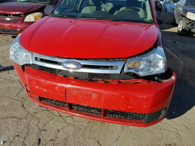 1FAHP34N68W137917 - 2008 FORD FOCUS S/SE RED photo 9