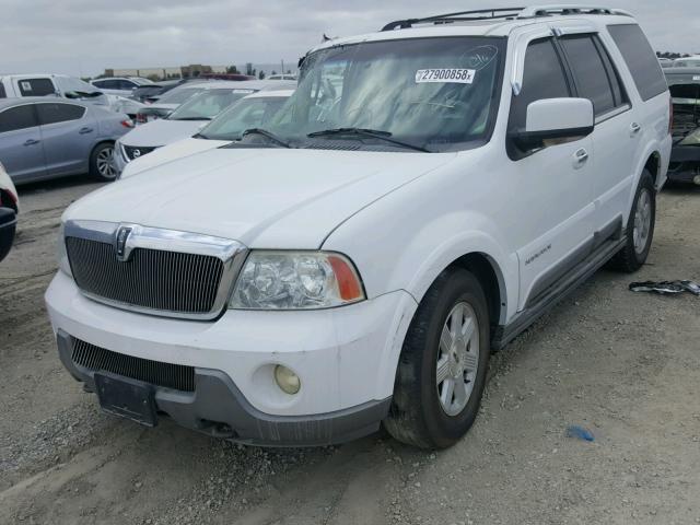 5LMFU28R33LJ11618 - 2003 LINCOLN NAVIGATOR WHITE photo 2
