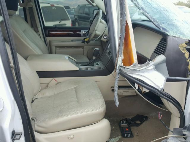 5LMFU28R33LJ11618 - 2003 LINCOLN NAVIGATOR WHITE photo 5