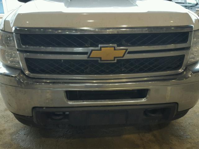 1GC1CXCG1CF138127 - 2012 CHEVROLET SILVERADO WHITE photo 9