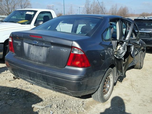 1FAFP34NX5W311295 - 2005 FORD FOCUS ZX4 GRAY photo 4