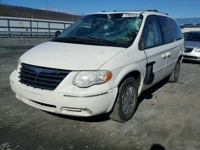 2C8GP64L15R587600 - 2005 CHRYSLER TOWN & COU WHITE photo 2