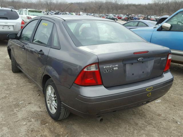 1FAFP34N06W162641 - 2006 FORD FOCUS ZX4 GRAY photo 3