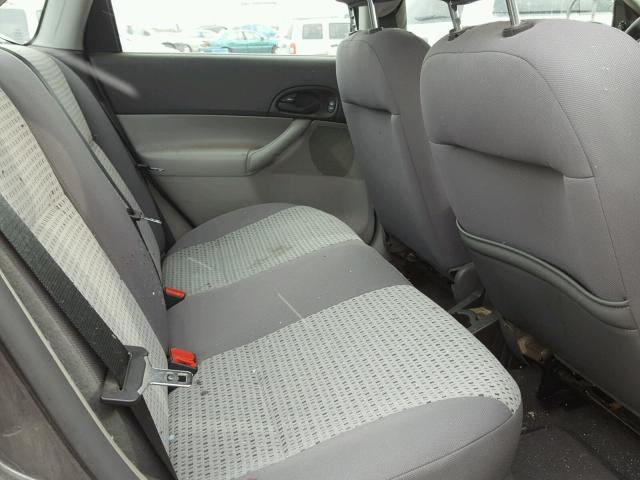 1FAFP34N06W162641 - 2006 FORD FOCUS ZX4 GRAY photo 6