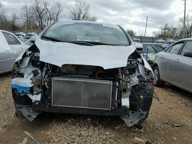 1N4AZ0CP3FC326973 - 2015 NISSAN LEAF S SILVER photo 9