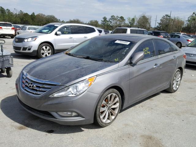 5NPEC4AC0BH057995 - 2011 HYUNDAI SONATA SE GRAY photo 2