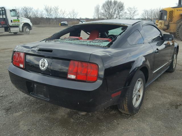 1ZVFT80N565121871 - 2006 FORD MUSTANG BLACK photo 4