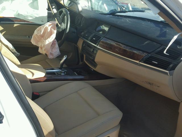 5UXZV4C55CL757503 - 2012 BMW X5 XDRIVE3 WHITE photo 5