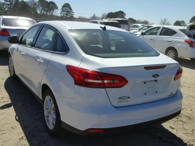 1FADP3F2XFL207953 - 2015 FORD FOCUS SE WHITE photo 3