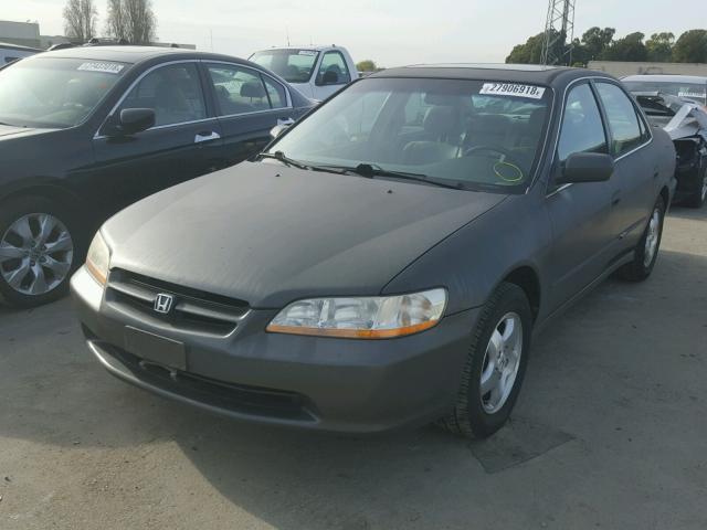 1HGCG165XWA029575 - 1998 HONDA ACCORD EX GRAY photo 2