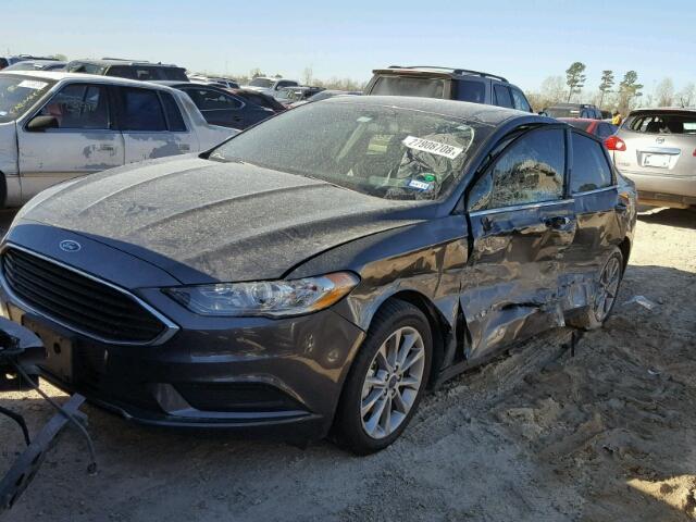 3FA6P0LU8HR344388 - 2017 FORD FUSION SE GRAY photo 2