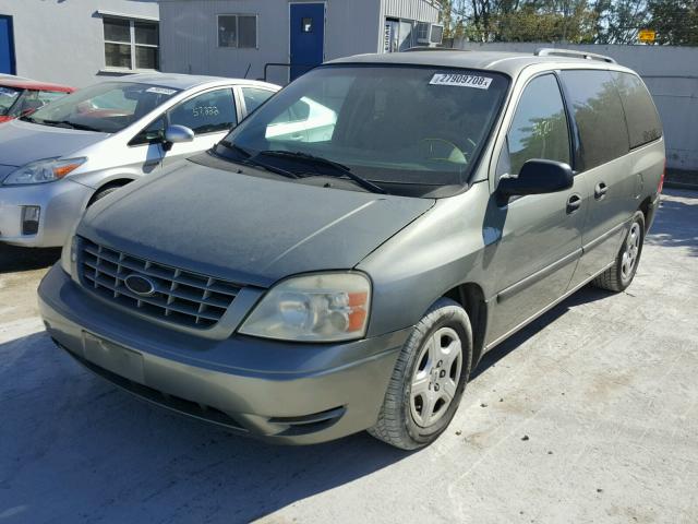 2FMZA51654BA09717 - 2004 FORD FREESTAR S GREEN photo 2