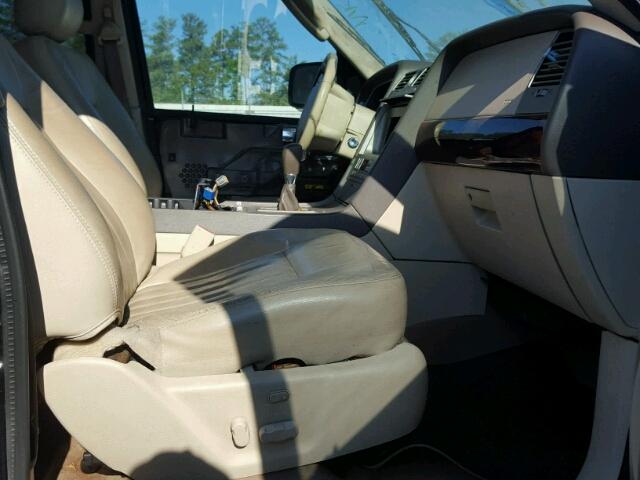 5LMFU27R34LJ24517 - 2004 LINCOLN NAVIGATOR შავი ფოტო 5