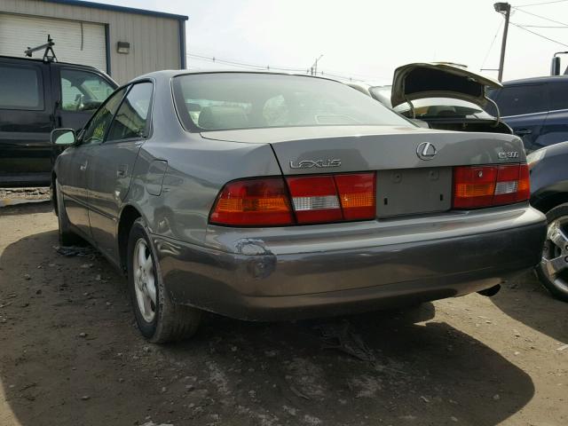 JT8BF28GXW5042528 - 1998 LEXUS ES 300 GRAY photo 3