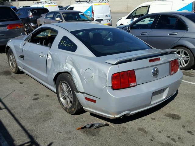 1ZVFT80N555189022 - 2005 FORD MUSTANG GRAY photo 3