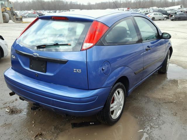 3FAFP31304R115063 - 2004 FORD FOCUS ZX3 BLUE photo 4