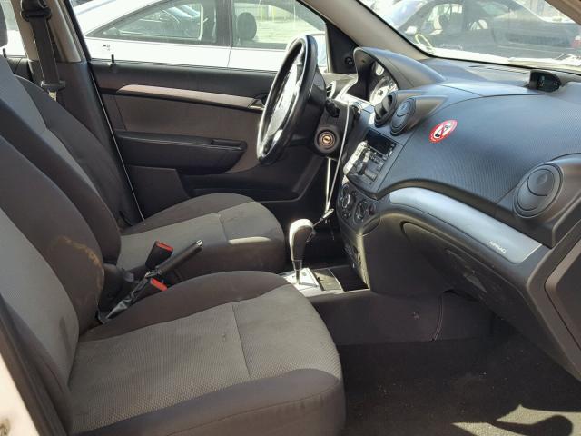 KL1TD6DE4AB048303 - 2010 CHEVROLET AVEO LS WHITE photo 5