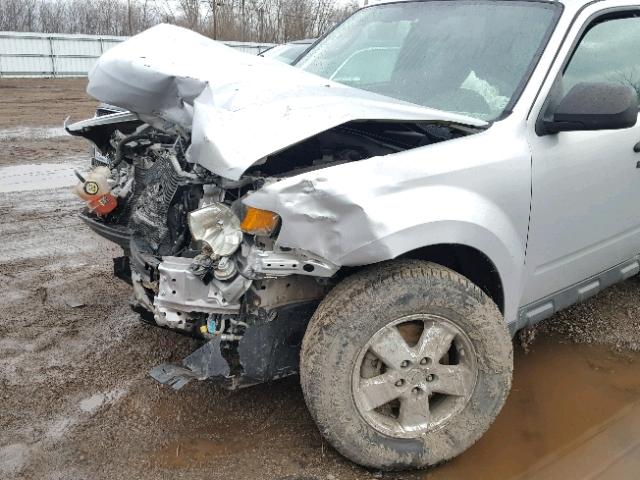 1FMCU0D77CKB10685 - 2012 FORD ESCAPE XLT SILVER photo 9