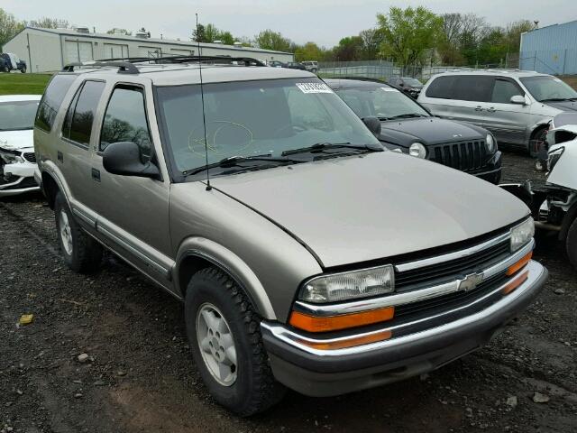 1GNDT13W3W2282721 - 1998 CHEVROLET BLAZER BEIGE photo 1