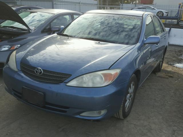 JTDBE30K430238516 - 2003 TOYOTA CAMRY LE BLUE photo 2