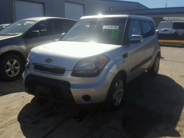 KNDJT2A29A7161687 - 2010 KIA SOUL + SILVER photo 2