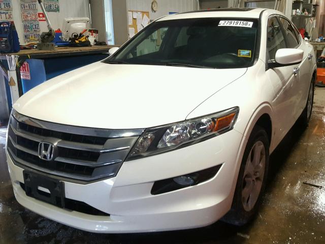 5J6TF2H52BL002254 - 2011 HONDA ACCORD CRO WHITE photo 2