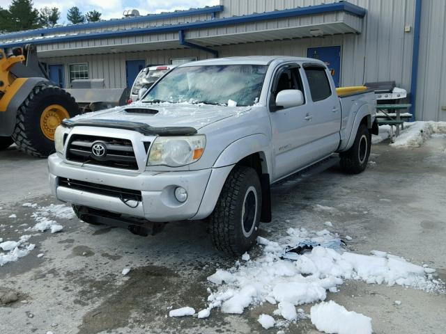 5TEMU52N78Z572867 - 2008 TOYOTA TACOMA DOU SILVER photo 2