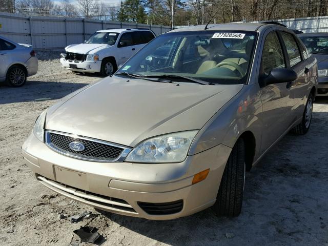 1FAFP34N76W136862 - 2006 FORD FOCUS ZX4 BEIGE photo 2