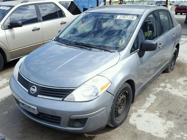 3N1BC11E47L402510 - 2007 NISSAN VERSA S GRAY photo 2